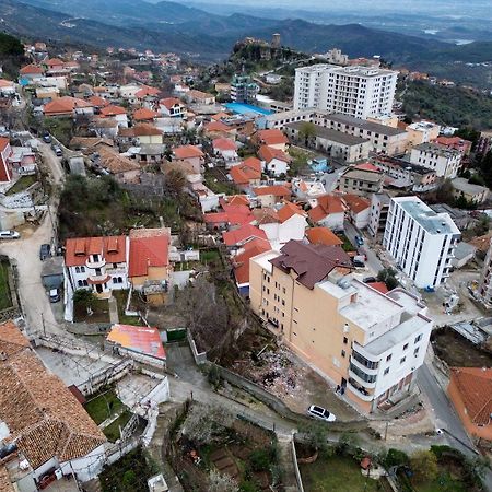 Vila Taga Guesthouse Krujë Екстериор снимка