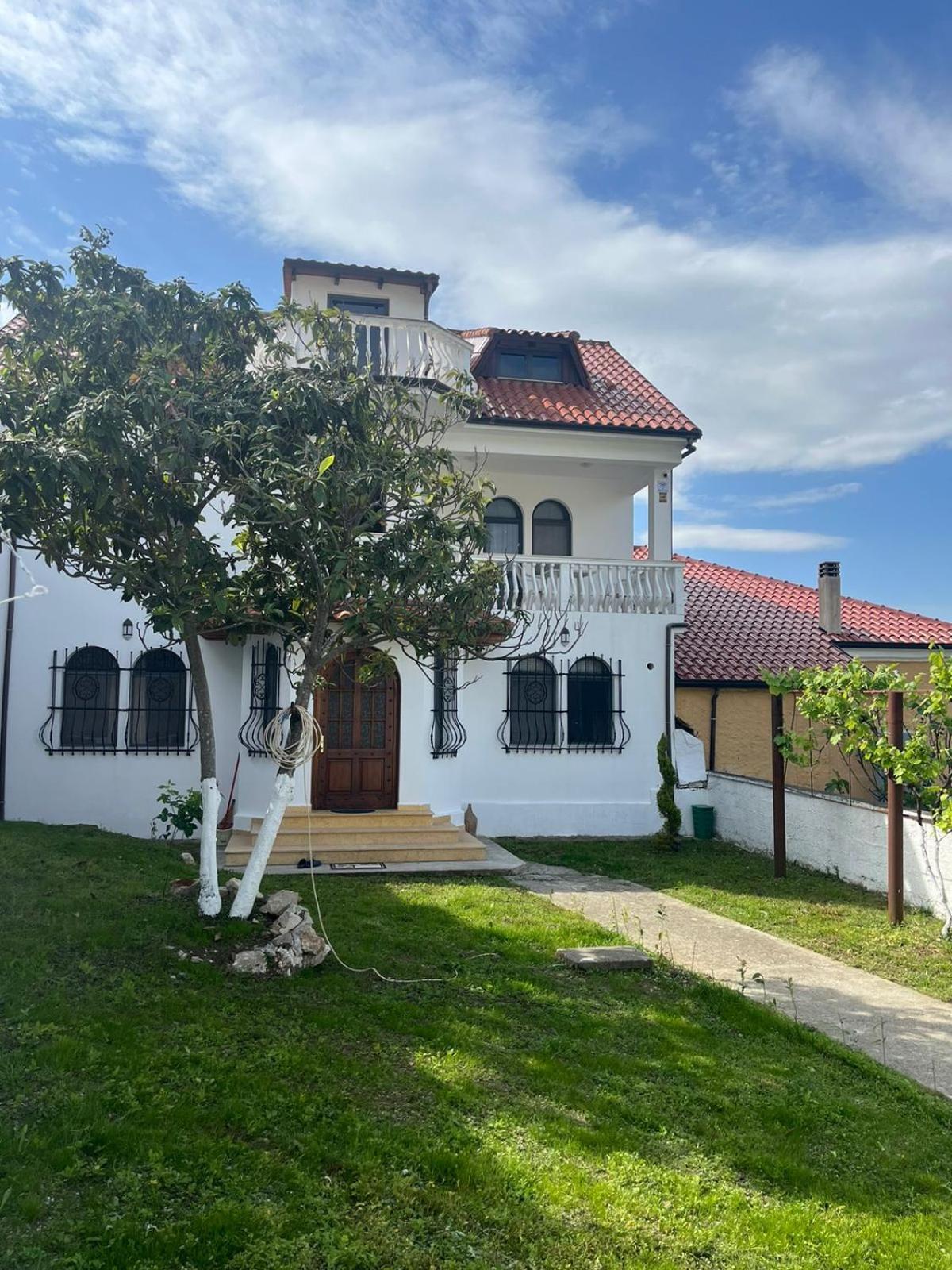 Vila Taga Guesthouse Krujë Екстериор снимка